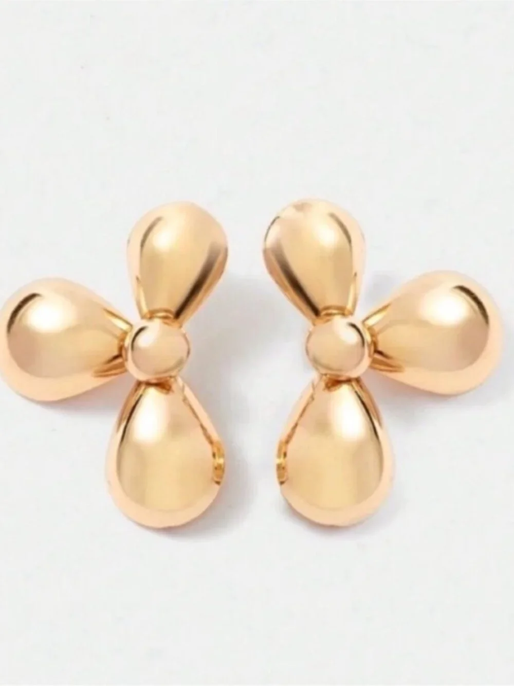 3/$30 New! Gold Flower Petal Statement Earrings (3025) NWOT
